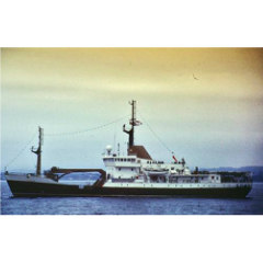 Photograph of Pharoes 1995 on the Forth during the parade of sail
