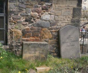 Photograph of Thomas Henderson's memorial and grave at Greyfrairs Kirkyard